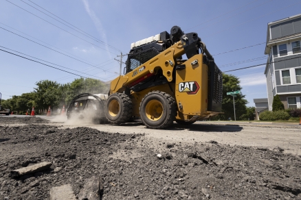 Caterpillar a lansat opt noi mini-încărcătoare Cat® Skid Steer și încărcătoare compacte pe șenile de nouă generație, cu mai multă putere, performanță și confort - Part. I