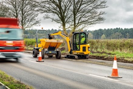 Putere compactă în performantele mini-excavatoare JCB