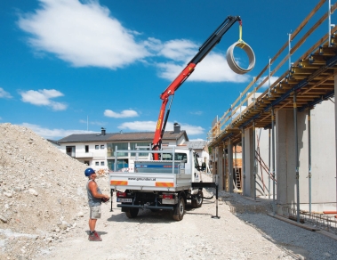 Excelență pe întreaga durată de viață: gama PK de macarale Palfinger Small High Performance pentru utilitare ușoare