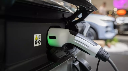 e-DRIVE 2026: finanțări de până la 300.000 de euro pentru electrificarea flotelor.