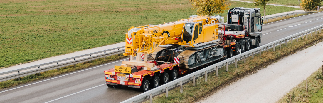 Compactă și puternică, transport într-o singură unitate - MACARAUA PE ȘENILE CU BRAȚ TELESCOPIC Liebherr LTR 1150