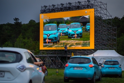 Clienţii Renault au fost vedetele UNUI eveniment Drive-in cinema EXCLUSIV